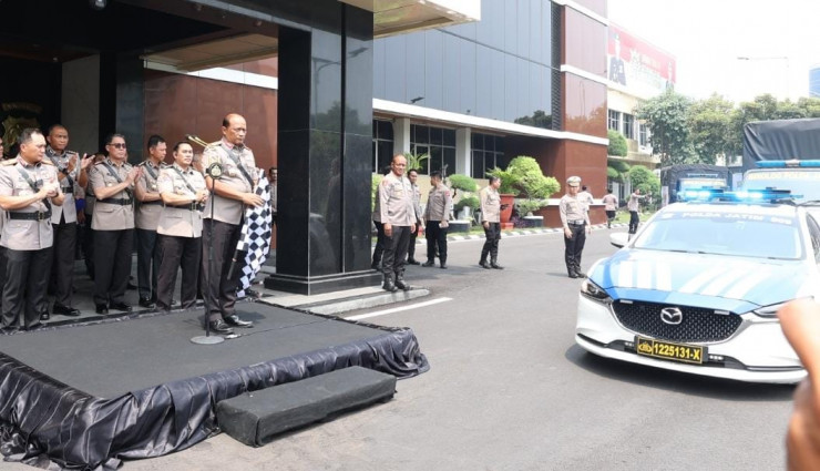 Polda Jatim Berangkatkan Bantuan Kemanusiaan untuk Korban Banjir dan Longsor di Sumatera