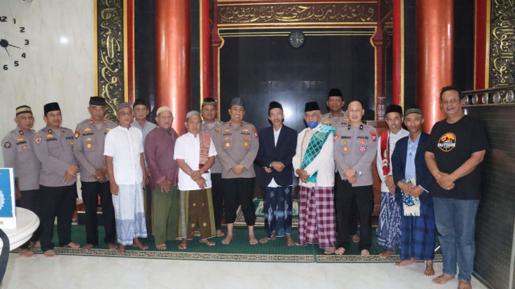 Subuh Berjamaah, Polres Nganjuk Gandeng Masyarakat Perkuat Kamtibmas Sukomoro