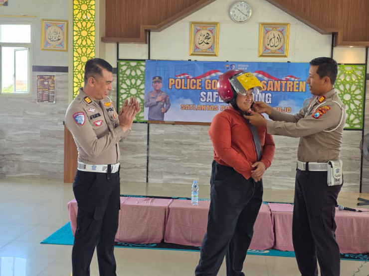 Police Goes to Pesantren, Satlantas Polresta Sidoarjo Edukasi Santri Tertib Berlalu Lintas