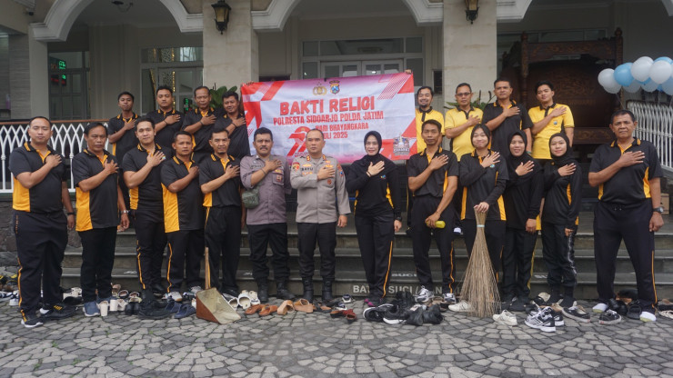 Polresta Sidoarjo Gelar Bakti Religi, Bersihkan Tempat Ibadah Jelang Hari Bhayangkara