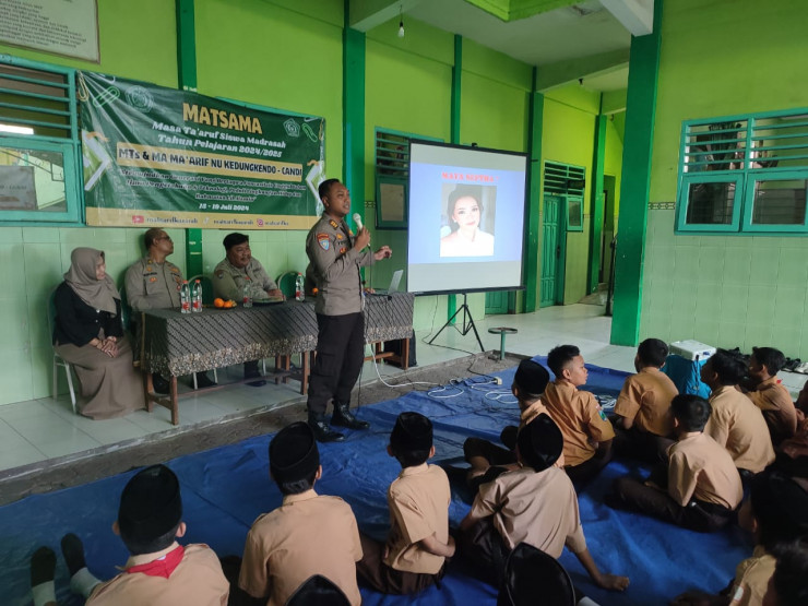 Polisi Edukasi Pelajar tentang Bahaya Kenakalan Remaja