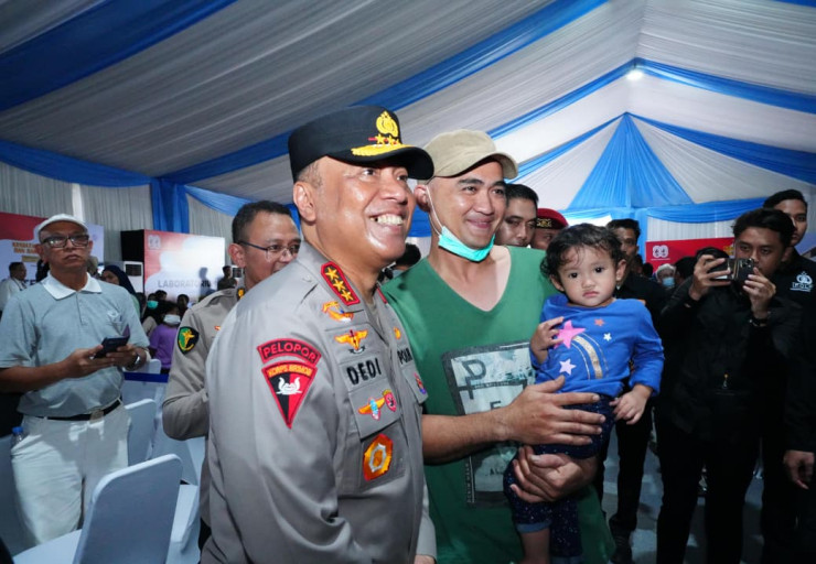 Wakapolri Sapa Warga Gunung Sindur dalam Bakti Sosial Sekolah Kemala Taruna Bhayangkara