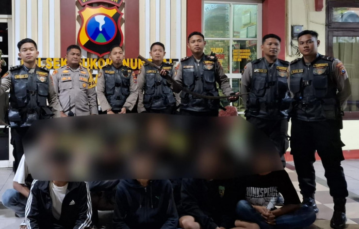 Patroli Jogoboyo Amankan 8 Pemuda Hendak Tawuran di Surabaya, Sejumlah Sajam Disita