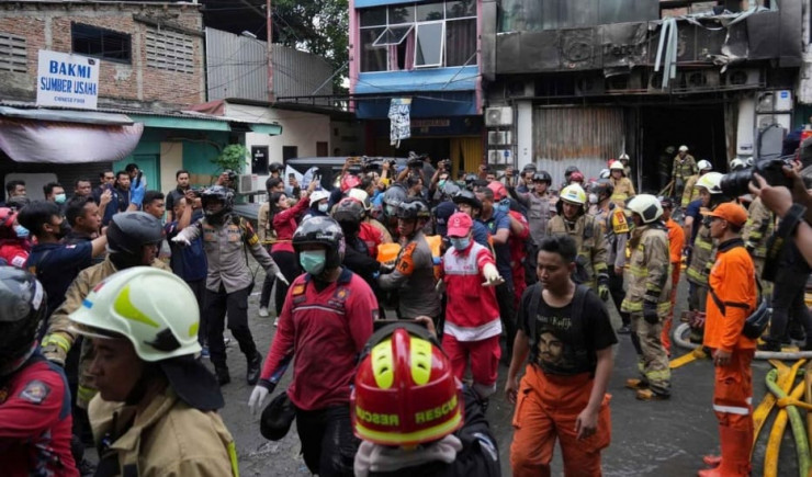 Aksi Heroik Kapolsek Kemayoran, Hingga Tangan Terluka Saat Lindungi Petugas Evakuasi Korban Kebakaran Terra Drone