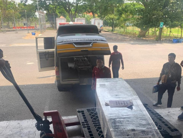 Ambulans Gratis Polres Gresik Antar Jenazah Pahlawan Devisa Asal Desa Lowayu ke Rumah Duka