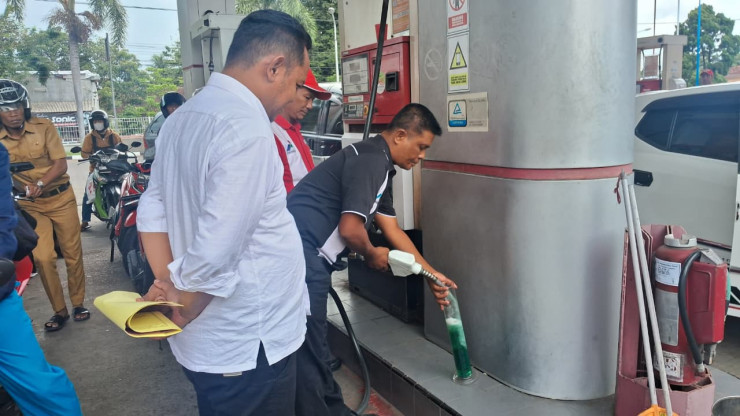 Polres Bondowoso Sidak SPBU Tindak Lanjuti Keluhan Masyarakat Terkait Pertalite
