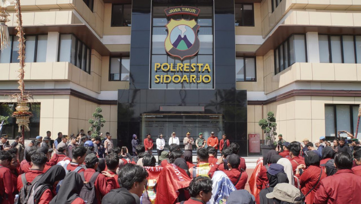 Aksi Penyampaian Pendapat Mahasiswa Muhammadiyah di Mapolresta Sidoarjo Berlangsung Kondusif
