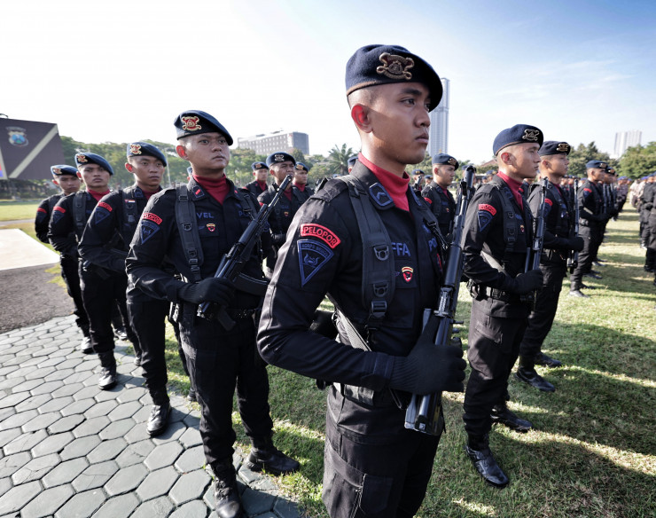 Anggota Sat Brimob Polda Jatim Terima Penghargaan KPLB dari Kapolri