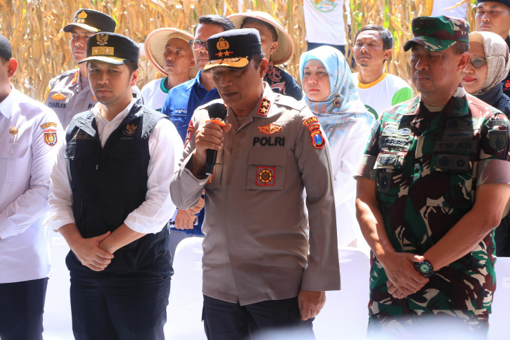 Dukung Swasembada Pangan, Kapolda Jatim Bersama Forkopimda Panen Raya Jagung Kuartal II di Ngawi
